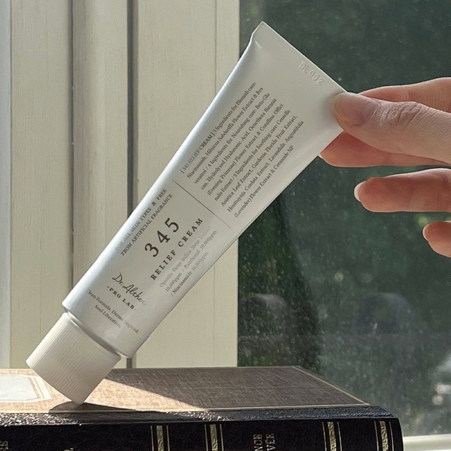 Gái châu Á "lùng sục" Olive Young để mua 5 kem dưỡng best seller, chắc nịch: Dùng là nghiện!- Ảnh 1. Gái châu Á "lùng sục" Olive Young để mua 5 kem dưỡng best seller, chắc nịch: Dùng là nghiện!- Ảnh 1.