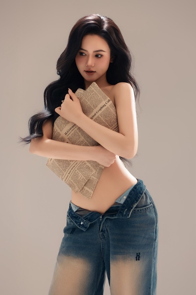 Bò Chảnh "chơi lớn", công khai bộ ảnh khoe dáng nóng bỏng, khoe vai trần cực bạo- Ảnh 6. Bò Chảnh "chơi lớn", công khai bộ ảnh khoe dáng nóng bỏng, khoe vai trần cực bạo- Ảnh 6.