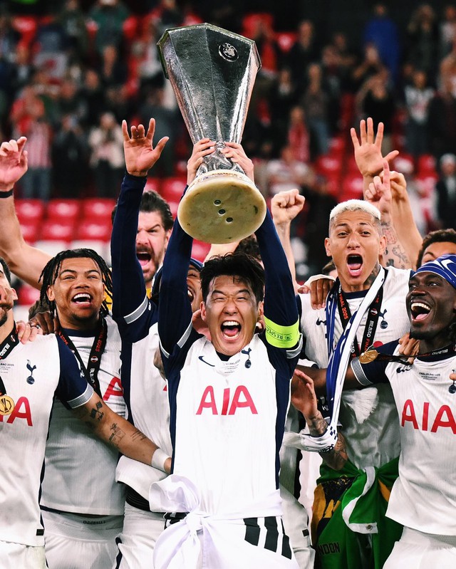 Son Heung-min khóc nức nở ngày vô địch Europa League, lùm xùm đời tư bị "đánh bay" chỉ sau 1 chiếc cúp- Ảnh 2.