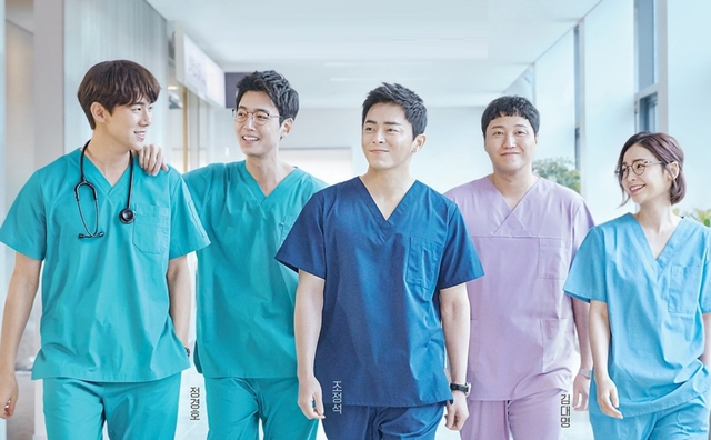 Phim Hàn chiếu 5 năm vẫn tăng 497% lượt xem, kịch bản 100 điểm xứng đáng là "sách giáo khoa chữa lành"- Ảnh 1.
