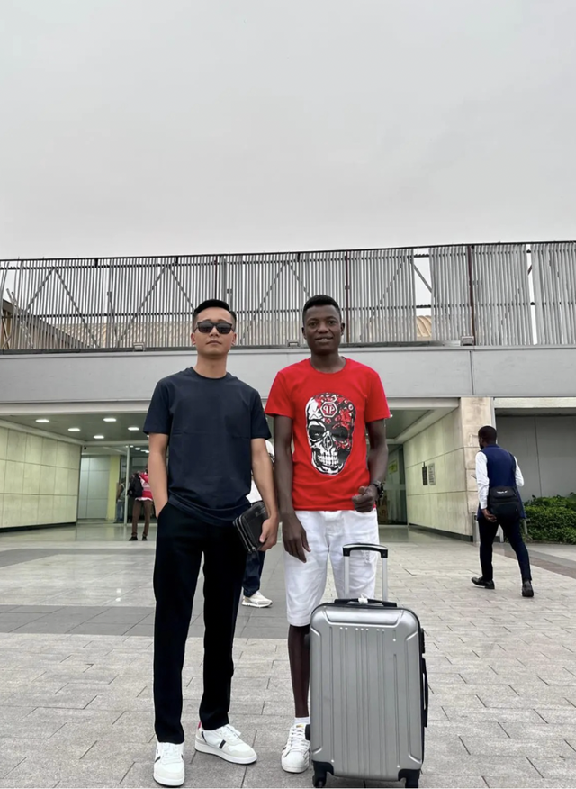 Team châu Phi của Quang Linh Vlogs rơi vào rối loạn- Ảnh 3.
