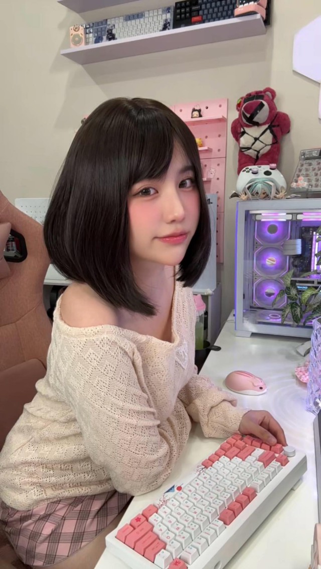 Chỉ làm content khoe góc gaming, nữ streamer vẫn gặt tương tác cực "đỉnh"- Ảnh 4.