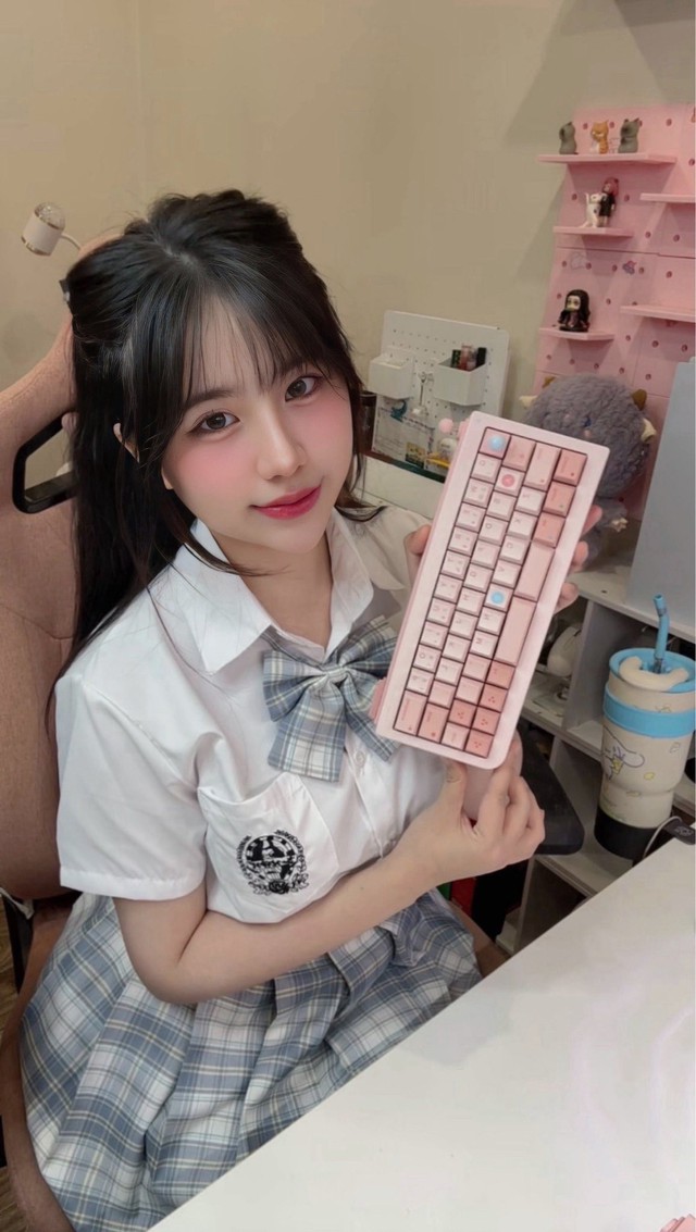 Chỉ làm content khoe góc gaming, nữ streamer vẫn gặt tương tác cực "đỉnh"- Ảnh 5.