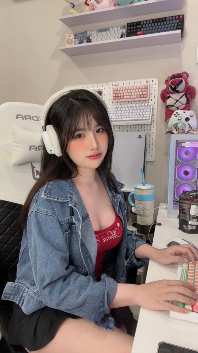 Chỉ làm content khoe góc gaming, nữ streamer vẫn gặt tương tác cực "đỉnh"- Ảnh 1.