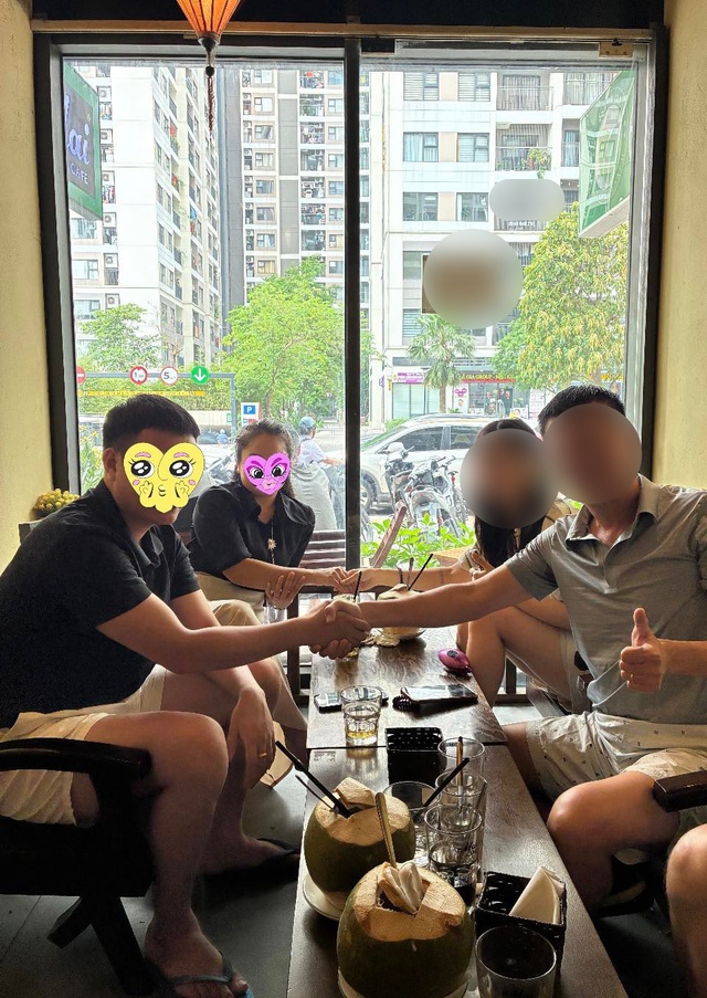 Người bị chặn thang máy trong vụ gia đình PTTC làm mất tai nghe có phản ứng bất ngờ- Ảnh 2.