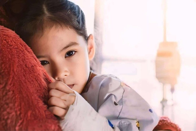 Nhờ con lấy cốc nước, đứa trẻ nói 7 từ khiến người mẹ chết lặng: Có 1 kiểu nuôi dạy khiến con cái vô ơn- Ảnh 1.