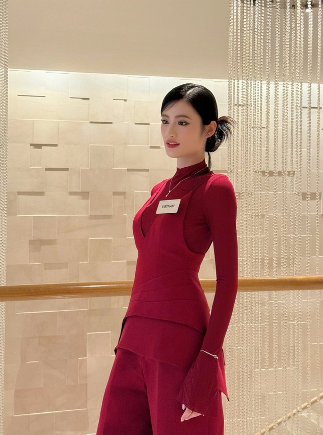 Hoa hậu Ý Nhi ghi điểm với 1 hành động tại Miss World- Ảnh 6. Hoa hậu Ý Nhi ghi điểm với 1 hành động tại Miss World- Ảnh 6.