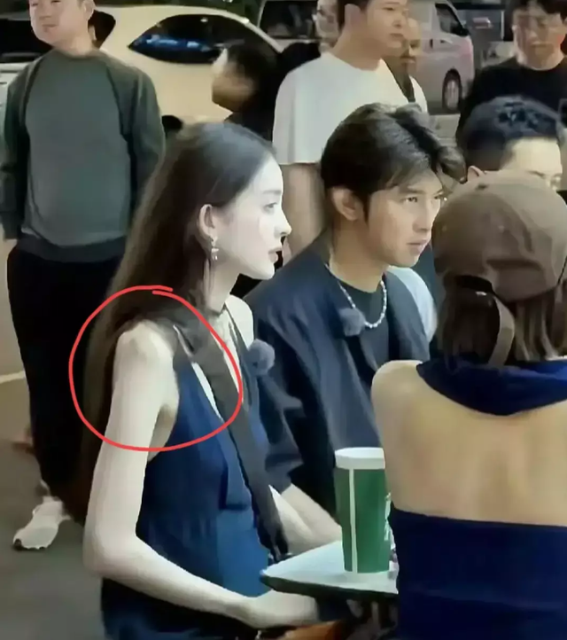 “Mỹ nhân đẹp nhất showbiz” tiều tụy héo mòn vì siết cân đến trơ cả xương- Ảnh 2.