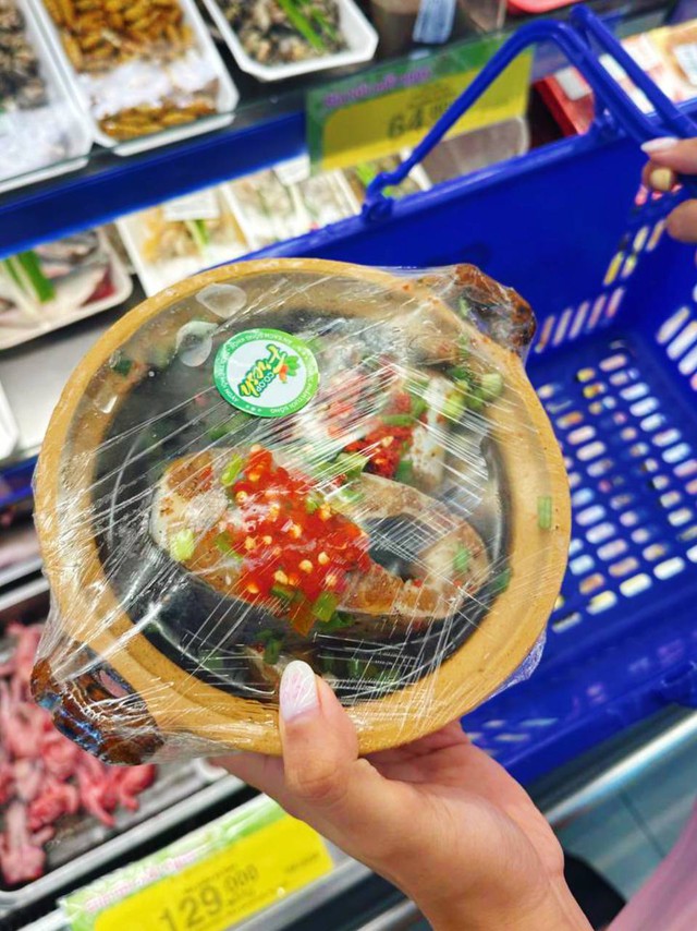 Cận cảnh nồi cá kho chỉ 40k gây sốt ở TPHCM, khách hí hửng vì 