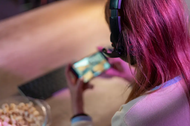 Bị mắng vì lén nạp tiền vào game, cô gái có hành động khiến phụ huynh hốt hoảng- Ảnh 2.