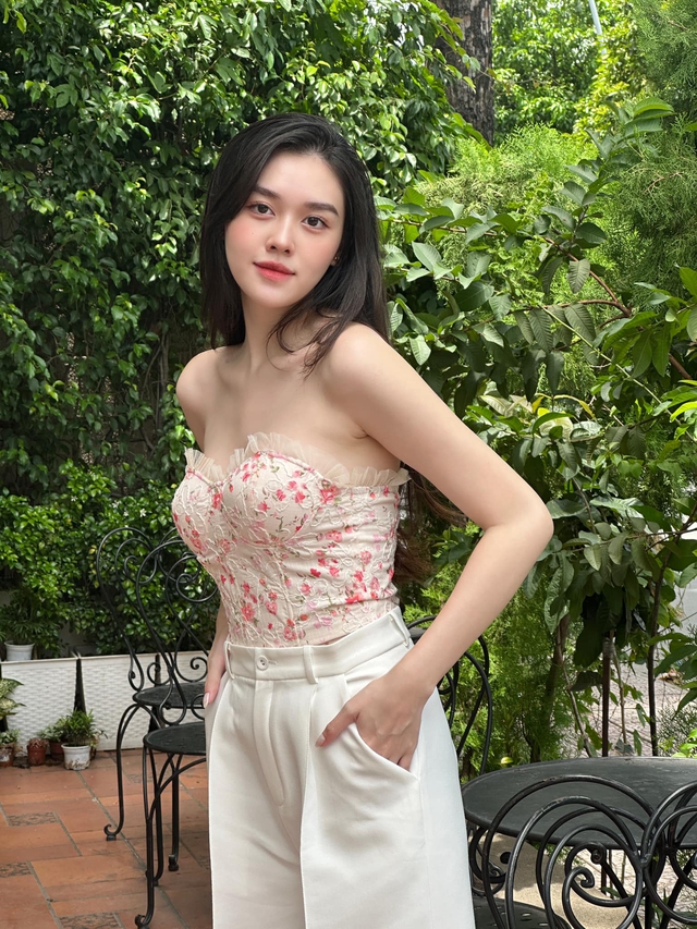 Á hậu kết hôn sớm nhất Vbiz, danh tính chồng vẫn bí ẩn- Ảnh 3. Á hậu kết hôn sớm nhất Vbiz, danh tính chồng vẫn bí ẩn- Ảnh 3.