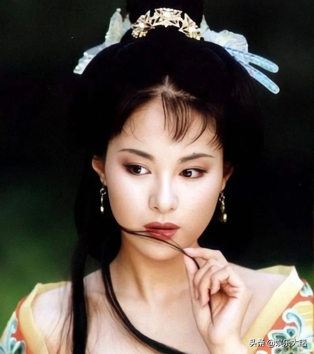 Nữ thần vạn người mê phải đổi tên vì Triệu Vy giờ ra sao?- Ảnh 1. Nữ thần vạn người mê phải đổi tên vì Triệu Vy giờ ra sao?- Ảnh 1.