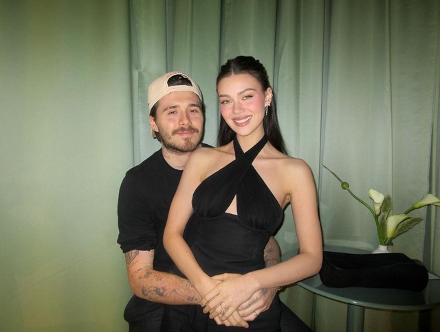 Con dâu cả nhà Beckham bị nghi thao túng MXH của chồng, đứng sau bài đăng "luôn chọn vợ"?- Ảnh 2. Con dâu cả nhà Beckham bị nghi thao túng MXH của chồng, đứng sau bài đăng "luôn chọn vợ"?- Ảnh 2.