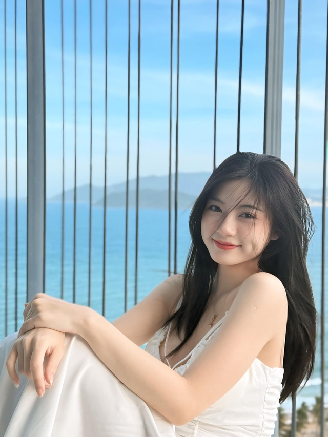 Hot girl má lúm "điểm danh" đường đua bikini, vẫn khiến fan nam "luỵ"- Ảnh 1.