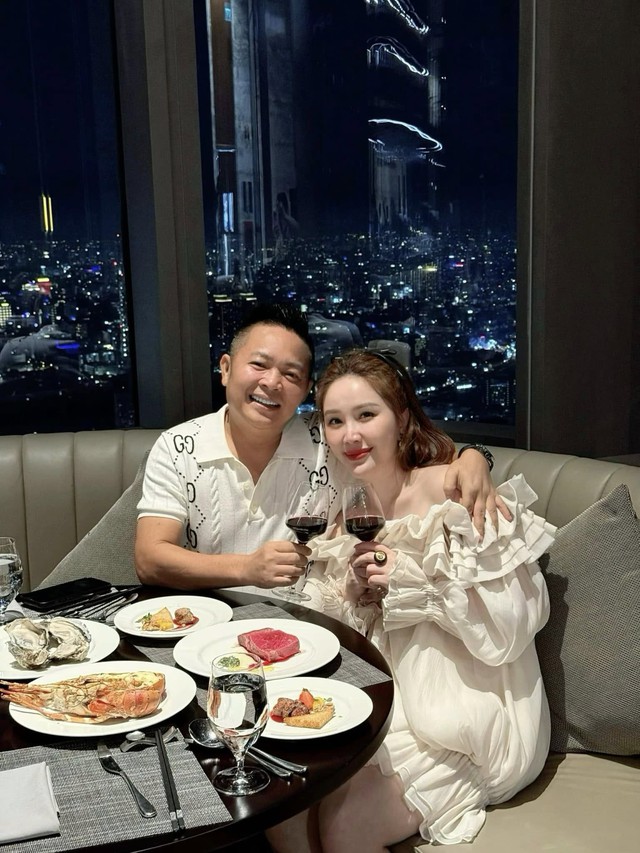 Nữ ca sĩ Vbiz "đánh úp" tổ chức lễ cưới: Có dàn vệ sĩ hùng hậu che chắn, chồng là đại gia hơn 10 tuổi- Ảnh 9.