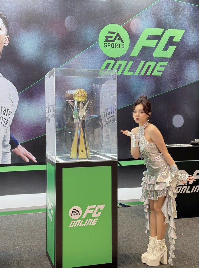 MC hot nhất Liên Quân xúng xính tại Vietnam GameVerse 2025, được "fan cứng" phong danh hiệu quý- Ảnh 3. MC hot nhất Liên Quân xúng xính tại Vietnam GameVerse 2025, được "fan cứng" phong danh hiệu quý- Ảnh 3.