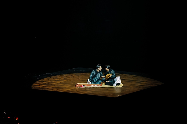 Concert đầu tiên của SOOBIN: NSND Huỳnh Tú lên sân khấu ủng hộ con trai, khiến cả khán phòng vỡ òa khi gọi... "con dâu"- Ảnh 5.