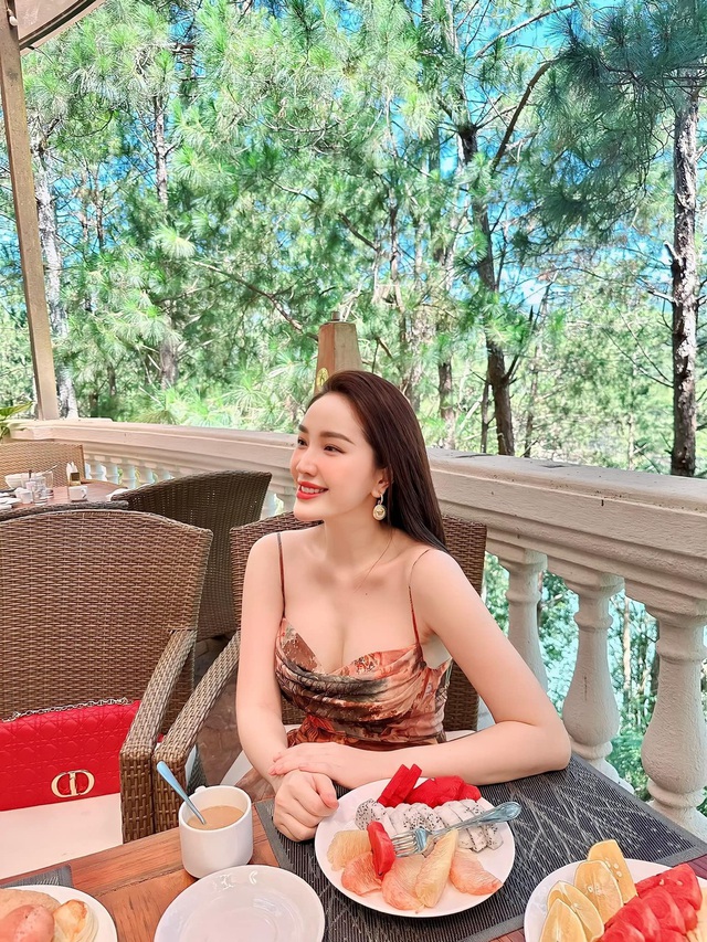 Nữ ca sĩ Vbiz "đánh úp" tổ chức lễ cưới: Có dàn vệ sĩ hùng hậu che chắn, chồng là đại gia hơn 10 tuổi- Ảnh 10.