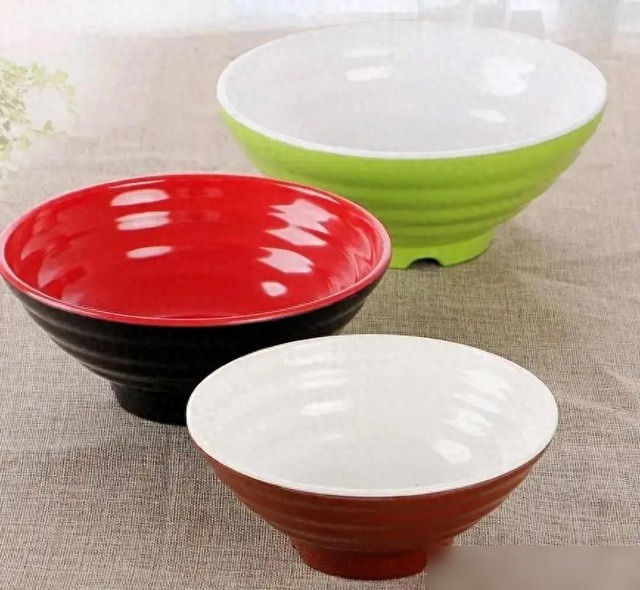 Nhắc bố mẹ bạn đừng mua 3 loại bát này kẻo bệnh từ miệng đi vào, về lâu về dài còn mắc ung thư- Ảnh 1.