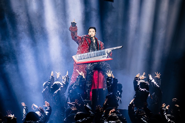 Concert đầu tiên của SOOBIN: NSND Huỳnh Tú lên sân khấu ủng hộ con trai, khiến cả khán phòng vỡ òa khi gọi... "con dâu"- Ảnh 2.