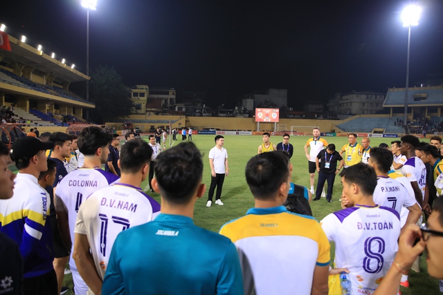 Đỗ Mỹ Linh lên xế hộp 18 tỷ cùng chủ tịch CLB Hà Nội, chiếc váy"phản chủ" làm dấy lên nghi vấn có tin vui?- Ảnh 6.