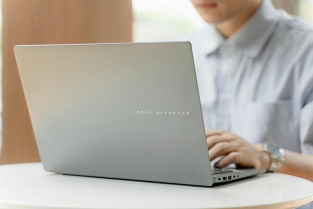 Khám phá lựa chọn laptop mỏng nhẹ, pin “trâu” từ ASUS Vivobook S14/S16- Ảnh 1.