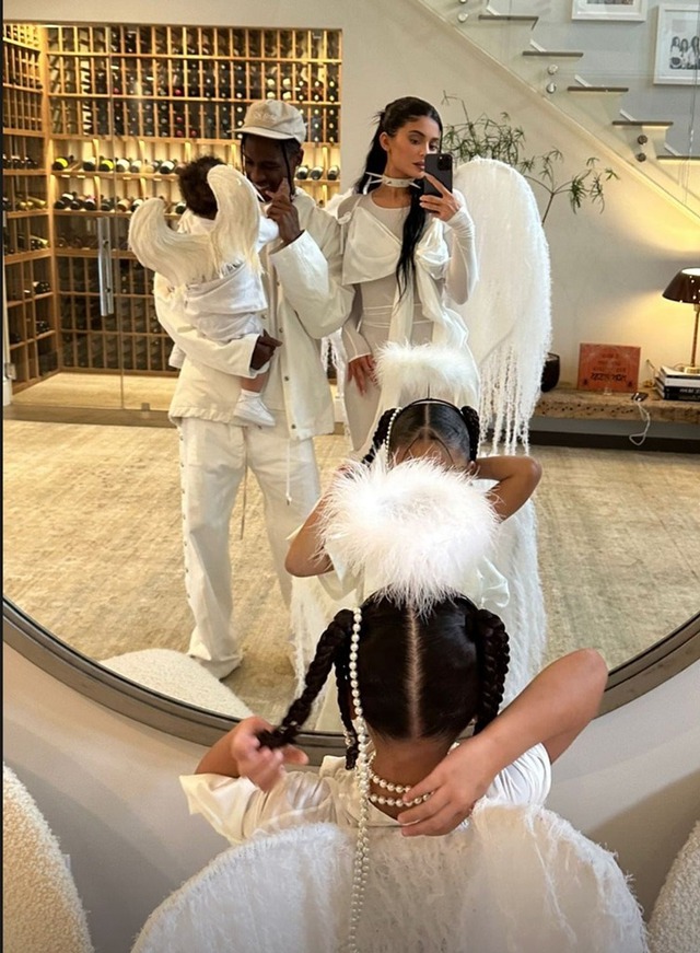 Kylie Jenner: Giao diện "trap girl" nhưng cực si tình, sắp có kết đẹp bên chàng trai hot nhất thế giới?- Ảnh 7. Kylie Jenner: Giao diện "trap girl" nhưng cực si tình, sắp có kết đẹp bên chàng trai hot nhất thế giới?- Ảnh 7.