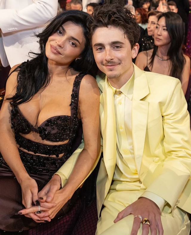 Kylie Jenner: Giao diện "trap girl" nhưng cực si tình, sắp có kết đẹp bên chàng trai hot nhất thế giới?- Ảnh 9. Kylie Jenner: Giao diện "trap girl" nhưng cực si tình, sắp có kết đẹp bên chàng trai hot nhất thế giới?- Ảnh 9.