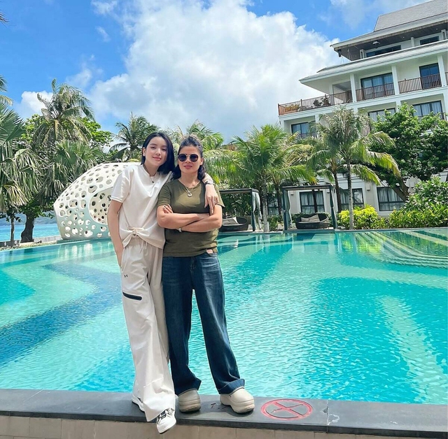 Chu Thanh Huyền nhiều lùm xùm nhất làng WAGs vẫn được bố mẹ Quang Hải quý ra mặt, một hành động biết khéo cỡ nào- Ảnh 4.