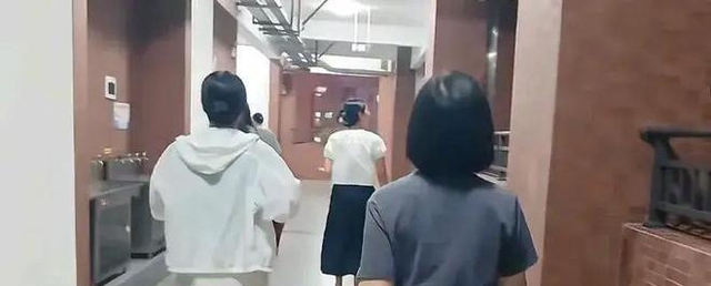 1 trường tổ chức họp phụ huynh "kiểu mới" gây tranh luận, có người nói: Sống gần 40 năm mới nghe lần đầu- Ảnh 1.
