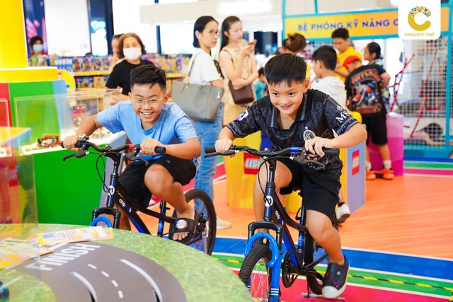 Khám phá sân chơi sáng tạo LEGO Playground tại Crescent Mall- Ảnh 1.