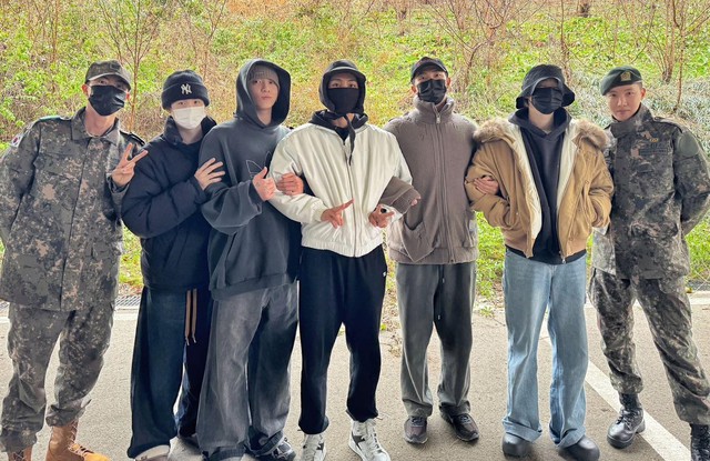 BTS đăng 1 bức ảnh gây bão khắp MXH: Động thái “cứu cánh” bất nhờ cho ông chủ - Ảnh 3.