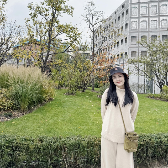 Vợ Duy Mạnh và những lần bị chê tơi tả vì mặc xấu, diện hàng hiệu như hàng chợ, đáp trả thế nào?- Ảnh 8.