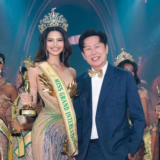 Hoa hậu Hòa Bình trước khi bị tước vương miện: Phải làm đủ trò trên livestream, bán cả giấy vệ sinh để chiều chủ tịch- Ảnh 2. Hoa hậu Hòa Bình trước khi bị tước vương miện: Phải làm đủ trò trên livestream, bán cả giấy vệ sinh để chiều chủ tịch- Ảnh 2.