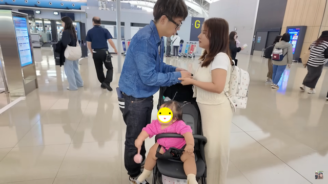 Bà Nhân Vlog bị chỉ trích vì con bị Covid-19 cũng đưa lên làm content- Ảnh 2.