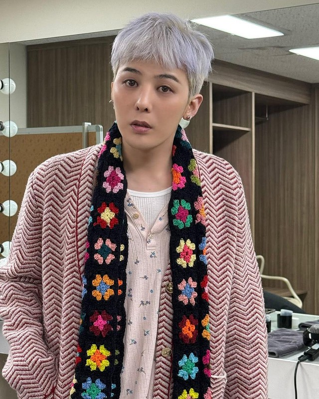 Đoạn clip đứng giữa nhiều cô gái hút 5 triệu views khiến G-Dragon bị hỏi “Anh ta bị sao vậy?”- Ảnh 1.