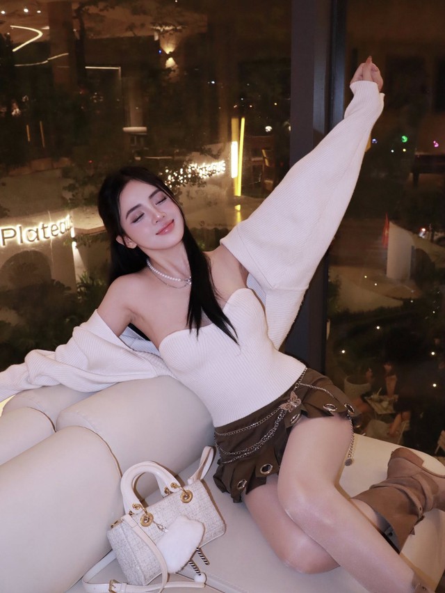 Không nhận ra nữ streamer từng khóc "ăn vạ" trên sóng, giao diện hiện tại gợi cảm khó cưỡng- Ảnh 2.