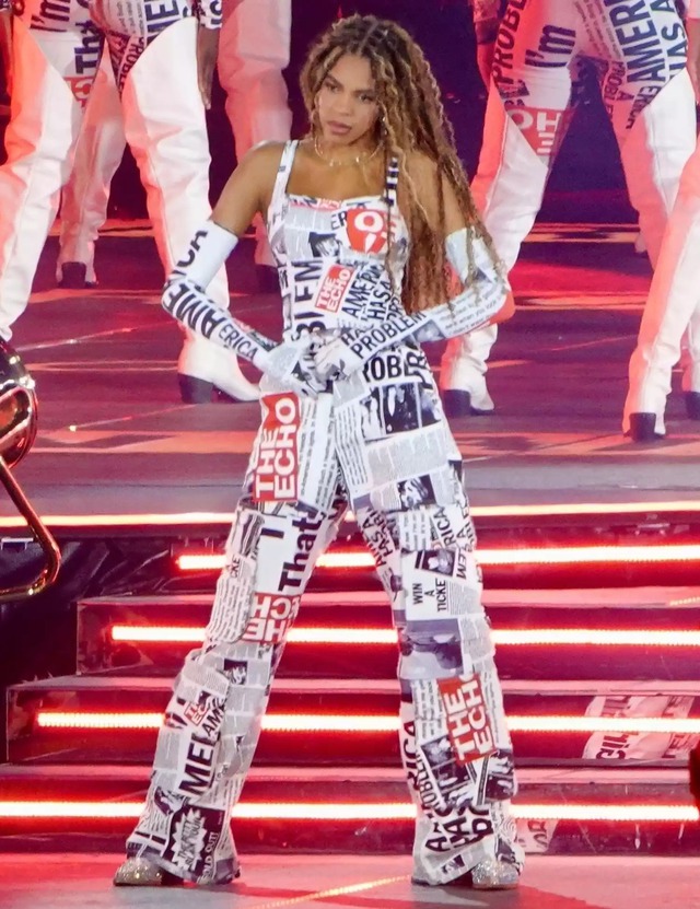 “Đứa trẻ vàng” của ngành âm nhạc bị chê không có tố chất, nhảy đơ cứng như robot- Ảnh 7. “Đứa trẻ vàng” của ngành âm nhạc bị chê không có tố chất, nhảy đơ cứng như robot- Ảnh 7.