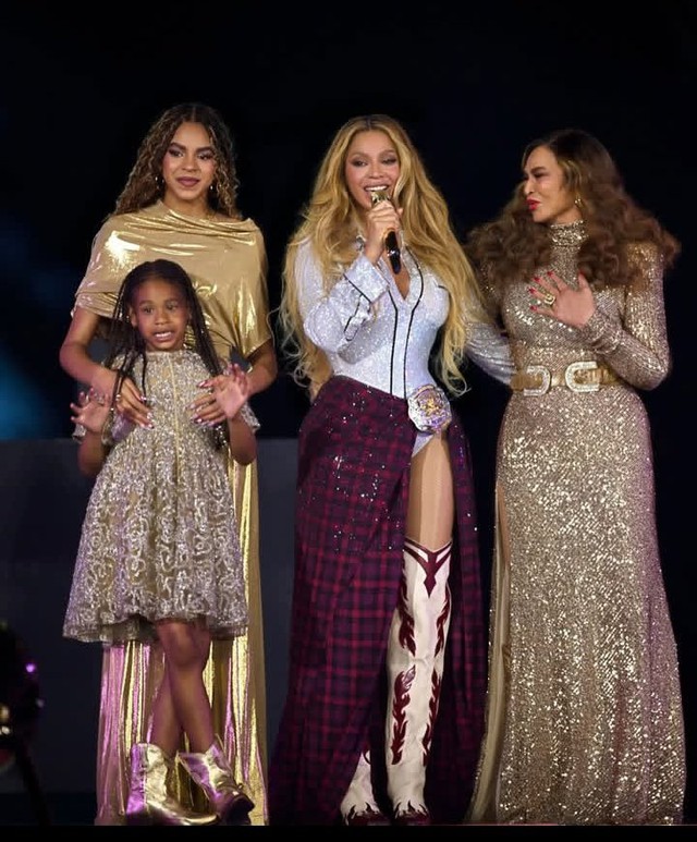 “Đứa trẻ vàng” của ngành âm nhạc bị chê không có tố chất, nhảy đơ cứng như robot- Ảnh 2. “Đứa trẻ vàng” của ngành âm nhạc bị chê không có tố chất, nhảy đơ cứng như robot- Ảnh 2.