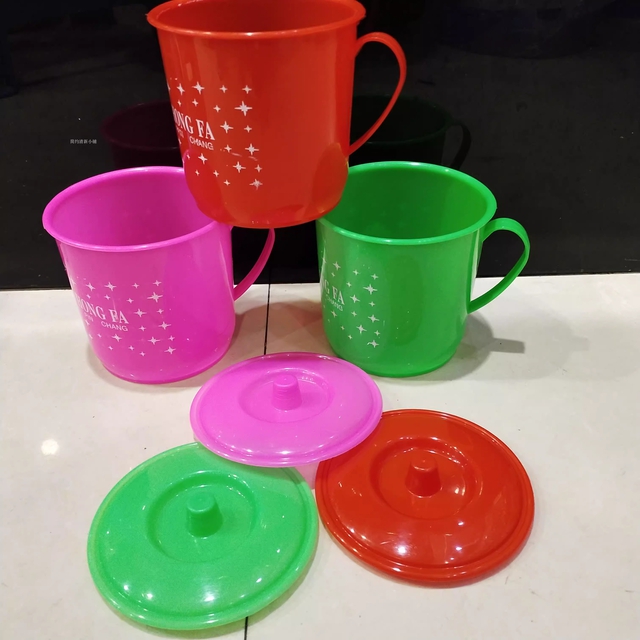 Cảnh báo: 4 loại cốc bạn tin dùng hàng ngày là "lò luyện bệnh tật", cần vứt đi khẩn cấp!- Ảnh 1.