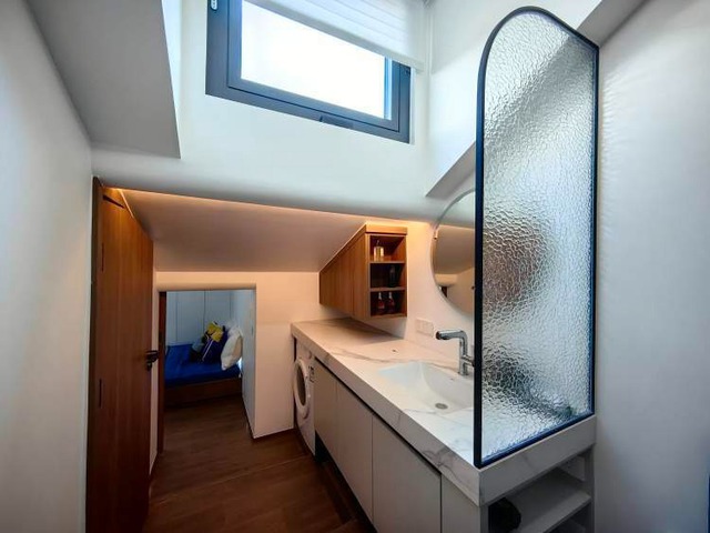 6 thành viên sống chen chúc trong căn nhà 20m²: Muốn leo cầu thang phải cúi người khom lưng, nhìn thôi đã muốn nghẹt thở!- Ảnh 8.
