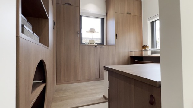 6 thành viên sống chen chúc trong căn nhà 20m²: Muốn leo cầu thang phải cúi người khom lưng, nhìn thôi đã muốn nghẹt thở!- Ảnh 9.