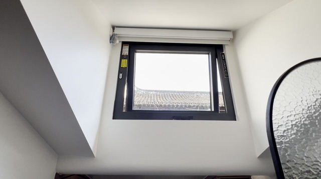 6 thành viên sống chen chúc trong căn nhà 20m²: Muốn leo cầu thang phải cúi người khom lưng, nhìn thôi đã muốn nghẹt thở!- Ảnh 11.