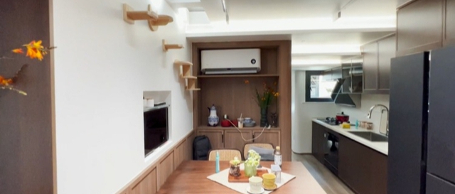 6 thành viên sống chen chúc trong căn nhà 20m²: Muốn leo cầu thang phải cúi người khom lưng, nhìn thôi đã muốn nghẹt thở!- Ảnh 5.