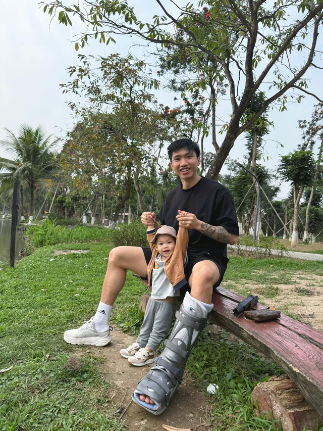 5 “thế lực nhí” làng bóng Việt: Con Quang Hải, Văn Hậu hút triệu views, nhóc tỳ nhà Công Phượng gây xôn xao cõi mạng- Ảnh 2.