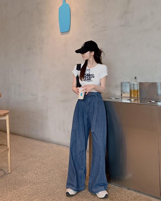 Mặc trang phục denim theo 9 cách này trong mùa hè là sành điệu và sang chảnh nhất- Ảnh 8.