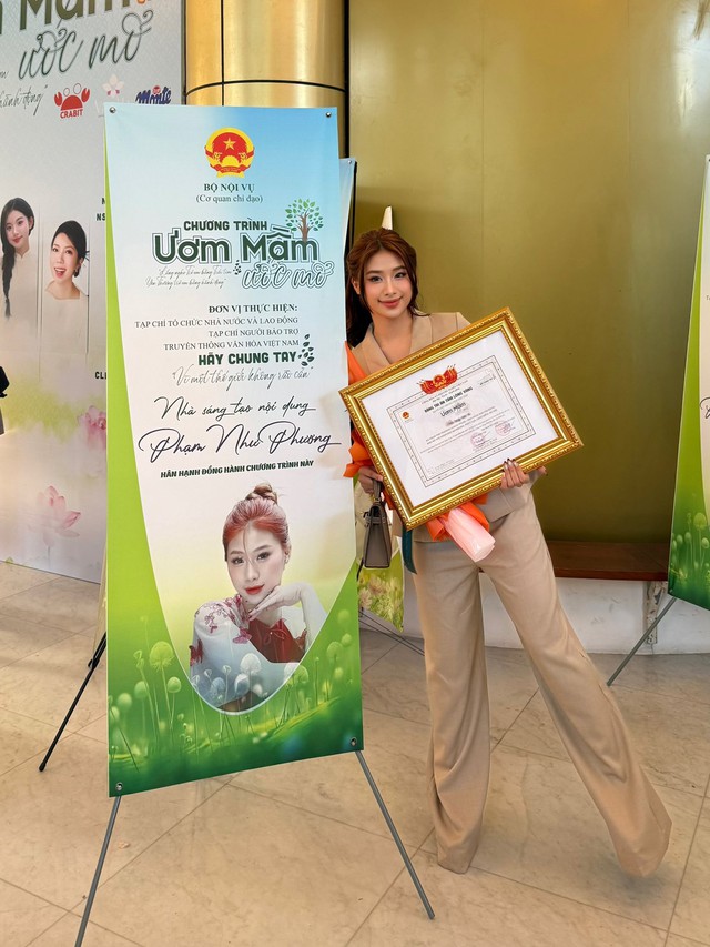 Không còn "phông bạt", Louis Phạm khoe "bằng chứng" từ thiện cực uy tín, nhan sắc trưởng thành nhận mưa lời khen- Ảnh 1.