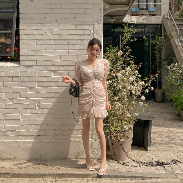Váy và sandal: Sự kết hợp tôn dáng đỉnh cao và biến bạn thành nàng thơ trong mùa hè- Ảnh 7.