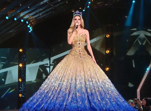 Nữ hoàng Elsa trên sân khấu Miss World: Từ người đến váy đều đẹp vô thực, một nửa có công ekip Việt Nam- Ảnh 3. Nữ hoàng Elsa trên sân khấu Miss World: Từ người đến váy đều đẹp vô thực, một nửa có công ekip Việt Nam- Ảnh 3.