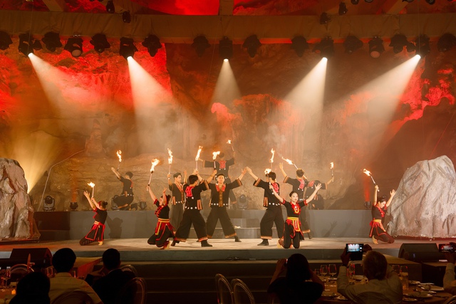 Trình làng show thực cảnh "Đi tìm dấu ngọc" trong hang động- Ảnh 2.